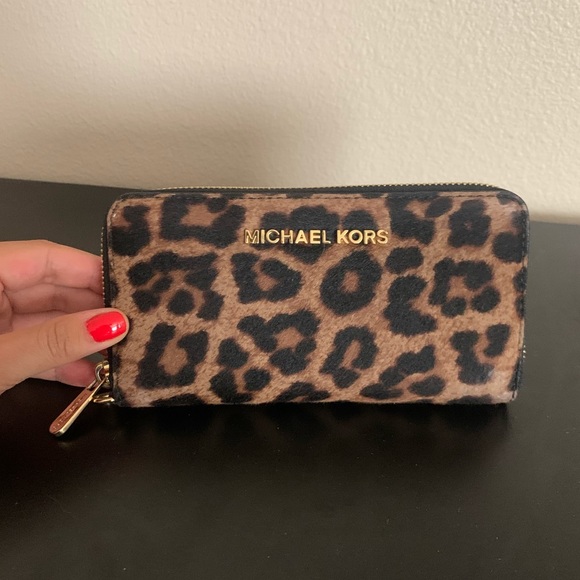 michael kors giraffe print wallet